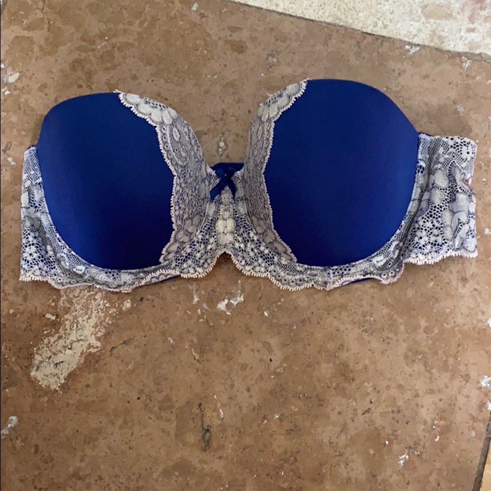 Victoria secret bra.